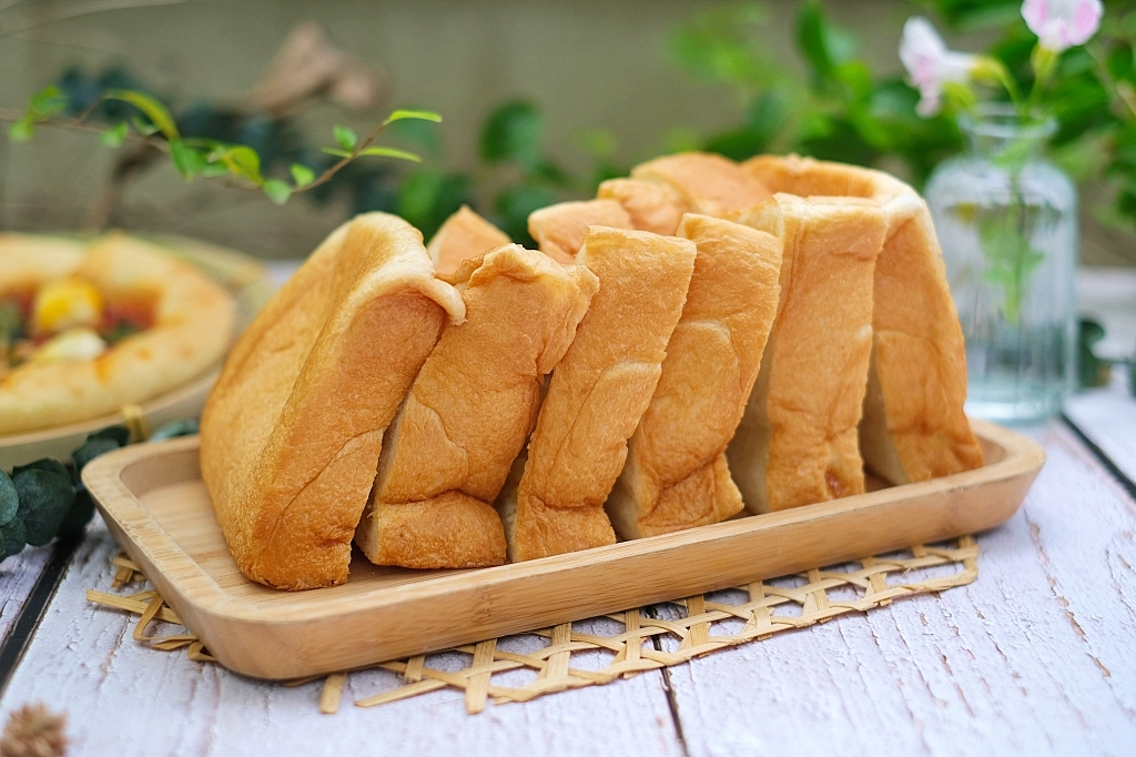 台中西區｜山姆安娜SamAna，隱藏版的黑暗小姐巧克力蛋糕，療癒系季節限定草莓大福 @飛天璇的口袋