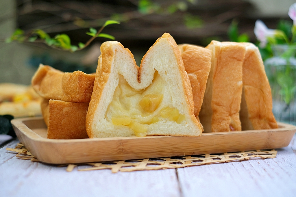 台中西區｜山姆安娜SamAna，隱藏版的黑暗小姐巧克力蛋糕，療癒系季節限定草莓大福 @飛天璇的口袋