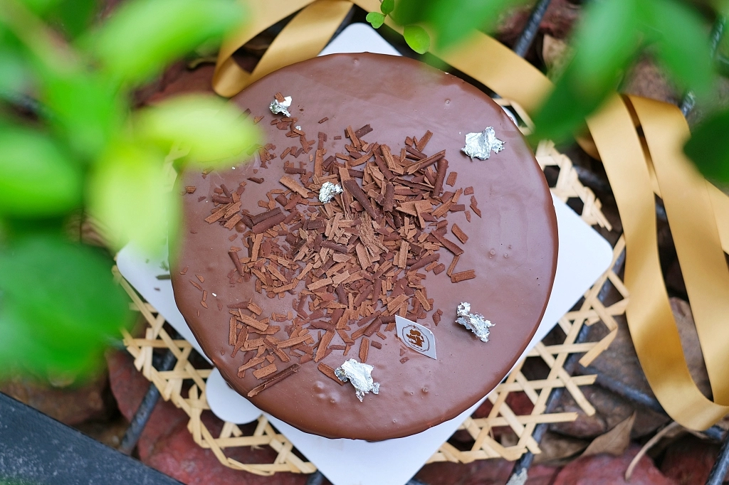 台中西區｜山姆安娜SamAna，隱藏版的黑暗小姐巧克力蛋糕，療癒系季節限定草莓大福 @飛天璇的口袋