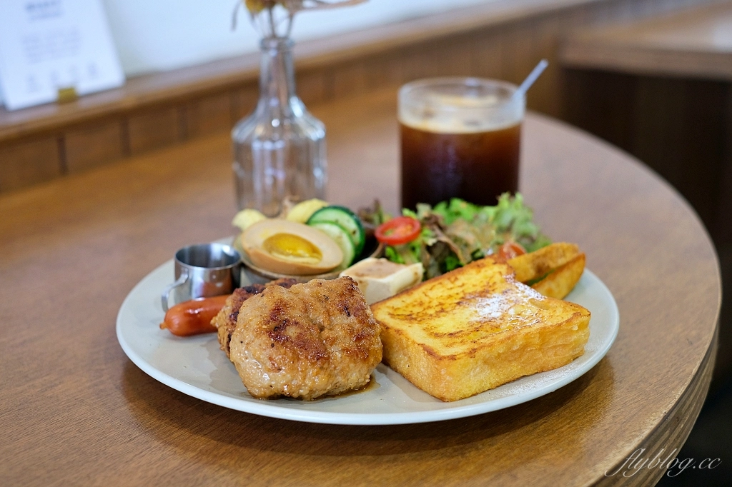 台中西區｜凡日 bread & meal，充滿文青風的老宅早午餐，還有季節限定草莓甜點 @飛天璇的口袋