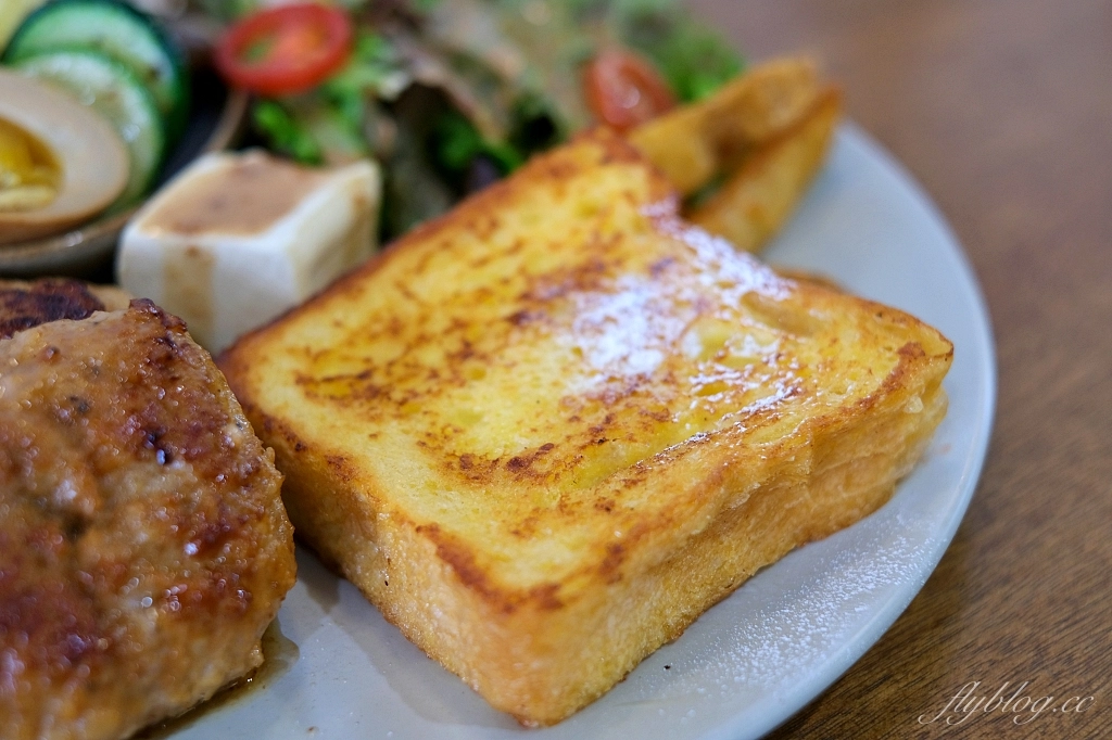 台中西區｜凡日 bread & meal，充滿文青風的老宅早午餐，還有季節限定草莓甜點 @飛天璇的口袋