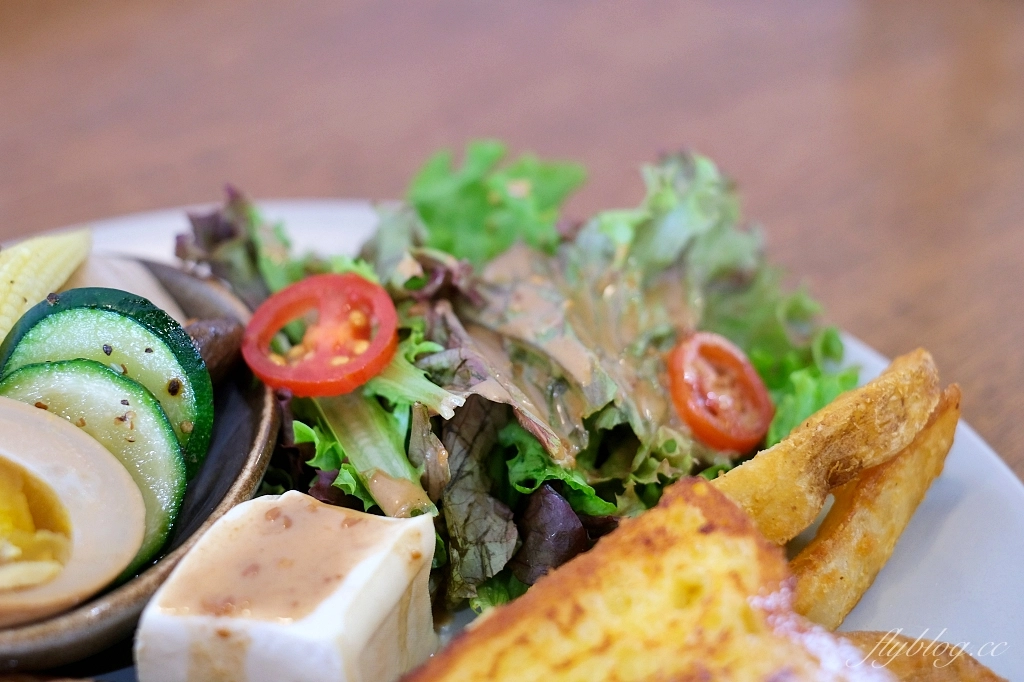 台中西區｜凡日 bread & meal，充滿文青風的老宅早午餐，還有季節限定草莓甜點 @飛天璇的口袋