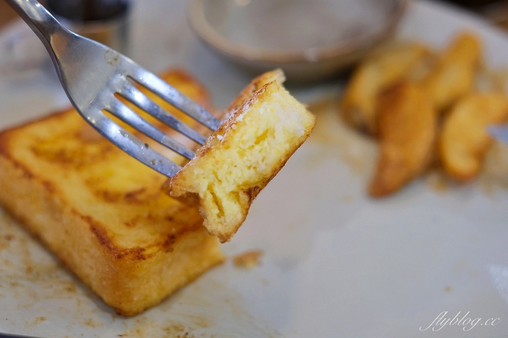 台中西區｜凡日 bread & meal，充滿文青風的老宅早午餐，還有季節限定草莓甜點 @飛天璇的口袋