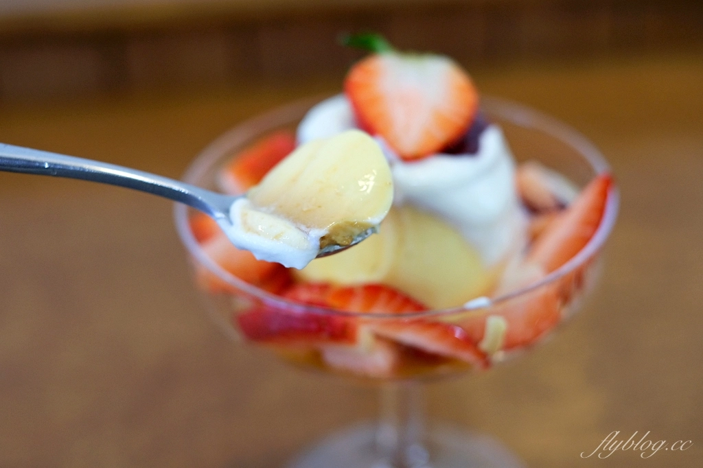 台中西區｜凡日 bread & meal，充滿文青風的老宅早午餐，還有季節限定草莓甜點 @飛天璇的口袋