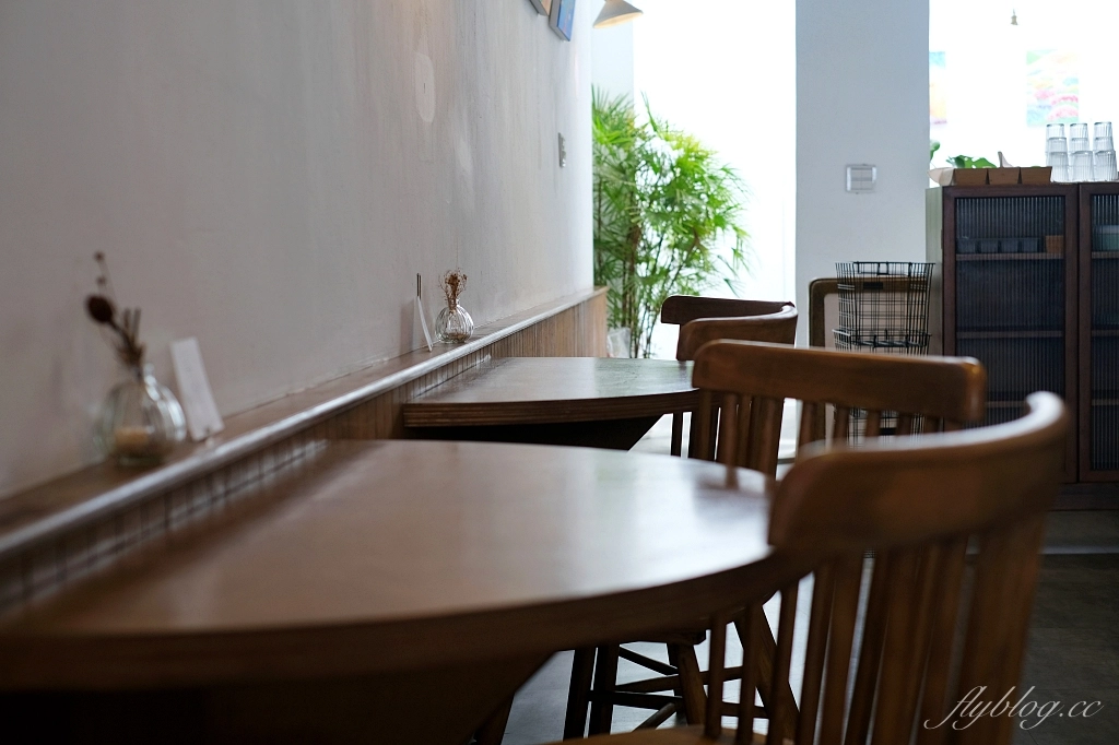 台中西區｜凡日 bread & meal，充滿文青風的老宅早午餐，還有季節限定草莓甜點 @飛天璇的口袋