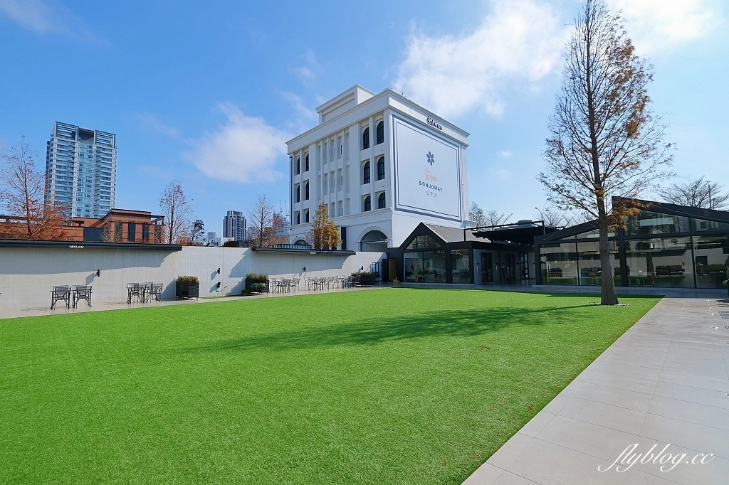 台中西屯｜GEOLIAM 門門，大片草皮的野餐風網美咖啡館，面對整排西屯豪宅歐式建築 @飛天璇的口袋