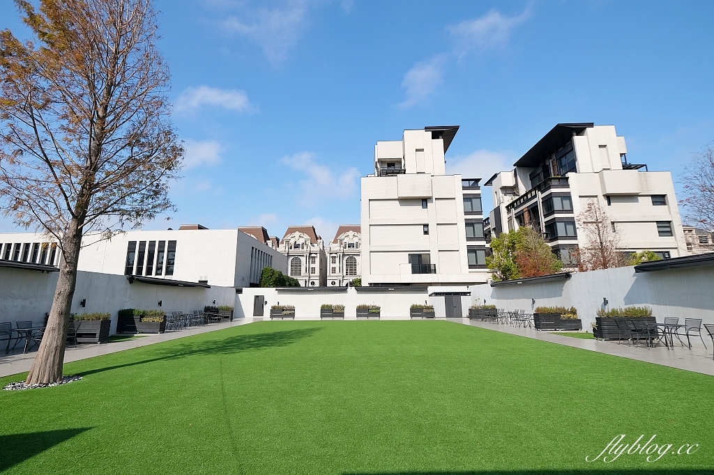 台中西屯｜GEOLIAM 門門，大片草皮的野餐風網美咖啡館，面對整排西屯豪宅歐式建築 @飛天璇的口袋