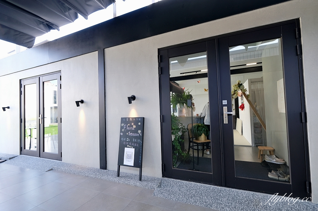 台中西屯｜GEOLIAM 門門，大片草皮的野餐風網美咖啡館，面對整排西屯豪宅歐式建築 @飛天璇的口袋