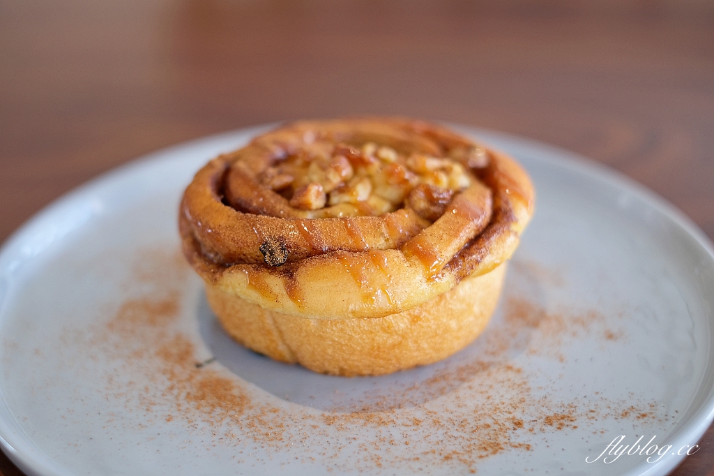 台中西屯｜GEOLIAM 門門，大片草皮的野餐風網美咖啡館，面對整排西屯豪宅歐式建築 @飛天璇的口袋