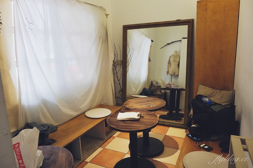 新竹東區｜Hidden off，新竹預約制咖啡館，老宅文青風氛圍，新竹大遠百周邊美食 @飛天璇的口袋