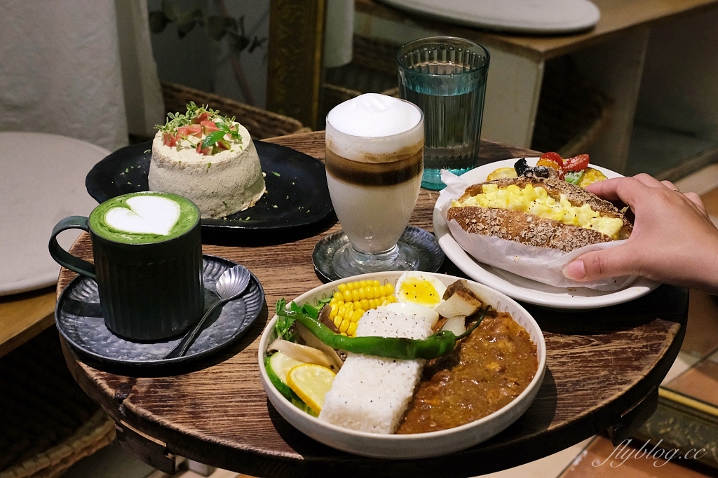 新竹東區｜Hidden off，新竹預約制咖啡館，老宅文青風氛圍，新竹大遠百周邊美食 @飛天璇的口袋