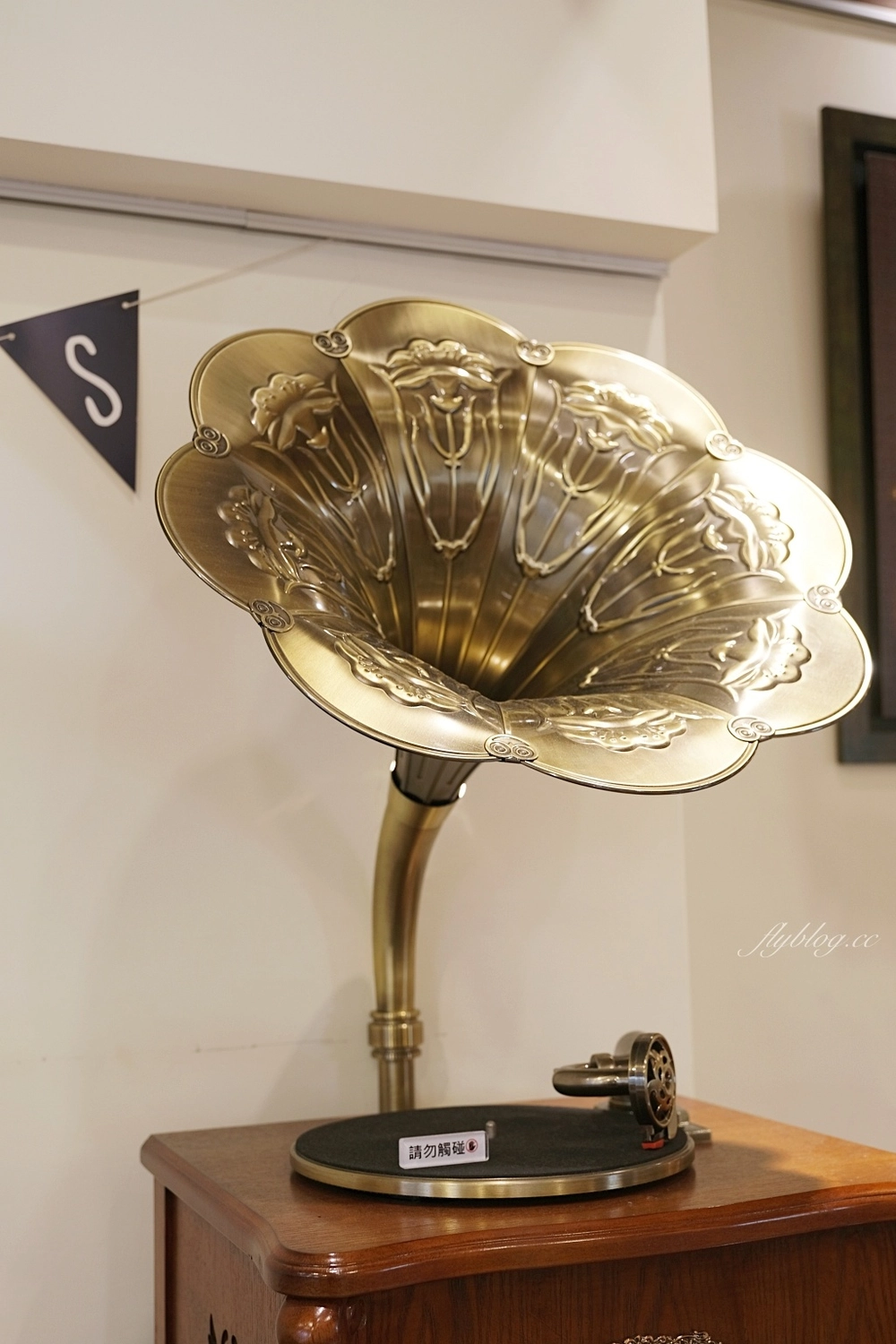 台中西區｜祥戎華茶餐室，美術館周邊巷弄裡的港式飲茶，生意好到沒預約吃不到 @飛天璇的口袋