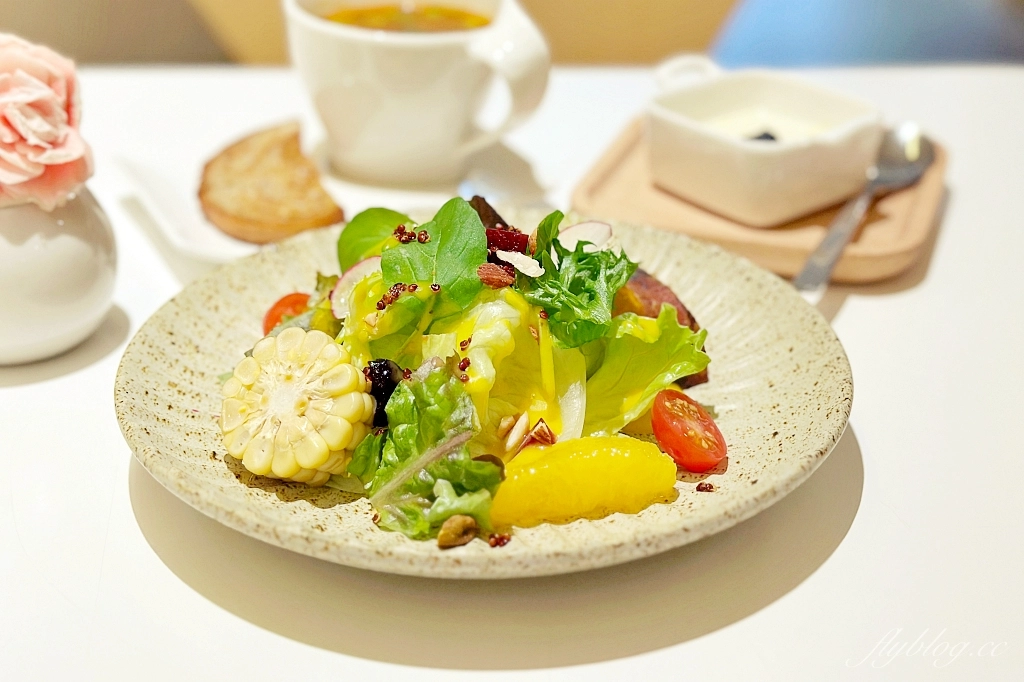 台中西區｜Mellow Yellow早午餐，宛如法式料理的早午餐饗宴，國美館商圈清新黃色小屋 @飛天璇的口袋