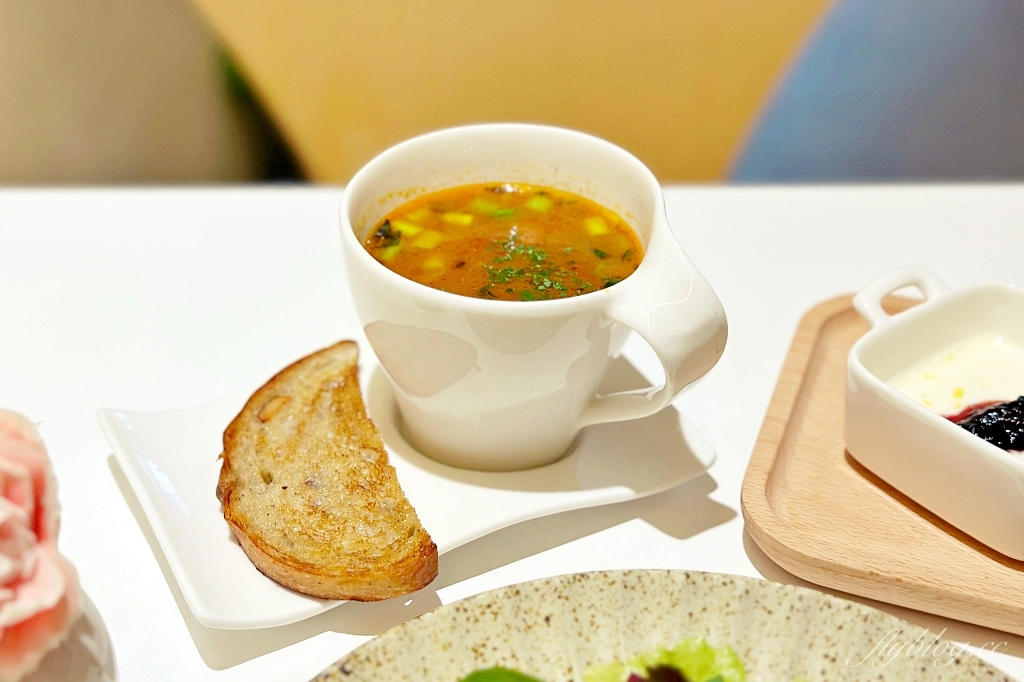 台中西區｜Mellow Yellow早午餐，宛如法式料理的早午餐饗宴，國美館商圈清新黃色小屋 @飛天璇的口袋