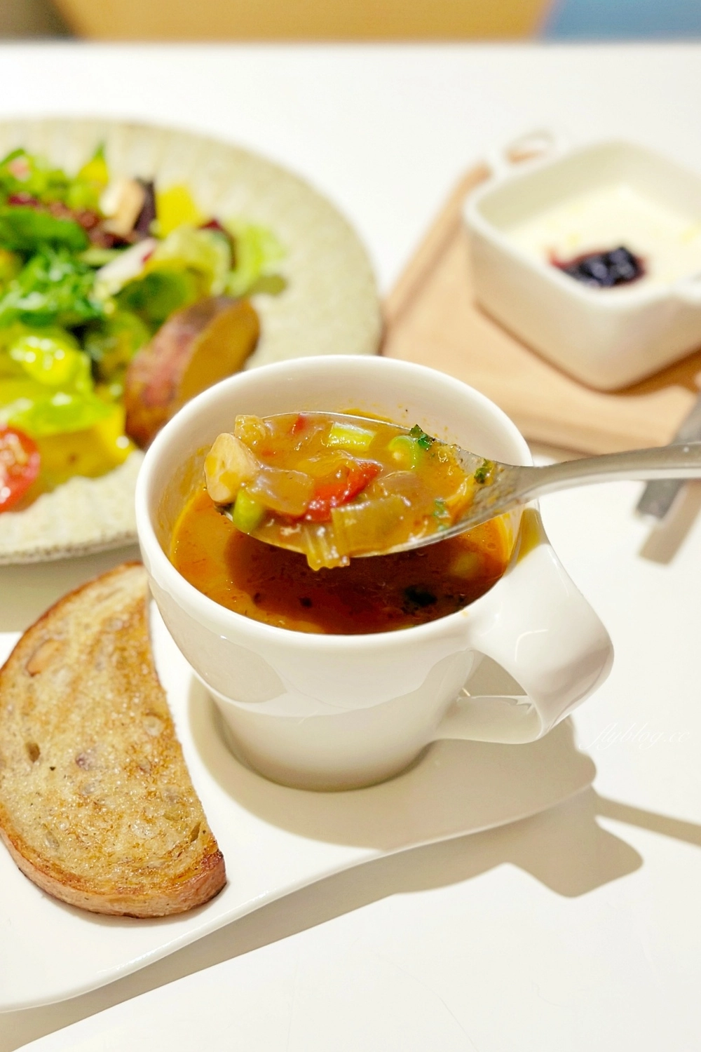 台中西區｜Mellow Yellow早午餐，宛如法式料理的早午餐饗宴，國美館商圈清新黃色小屋 @飛天璇的口袋