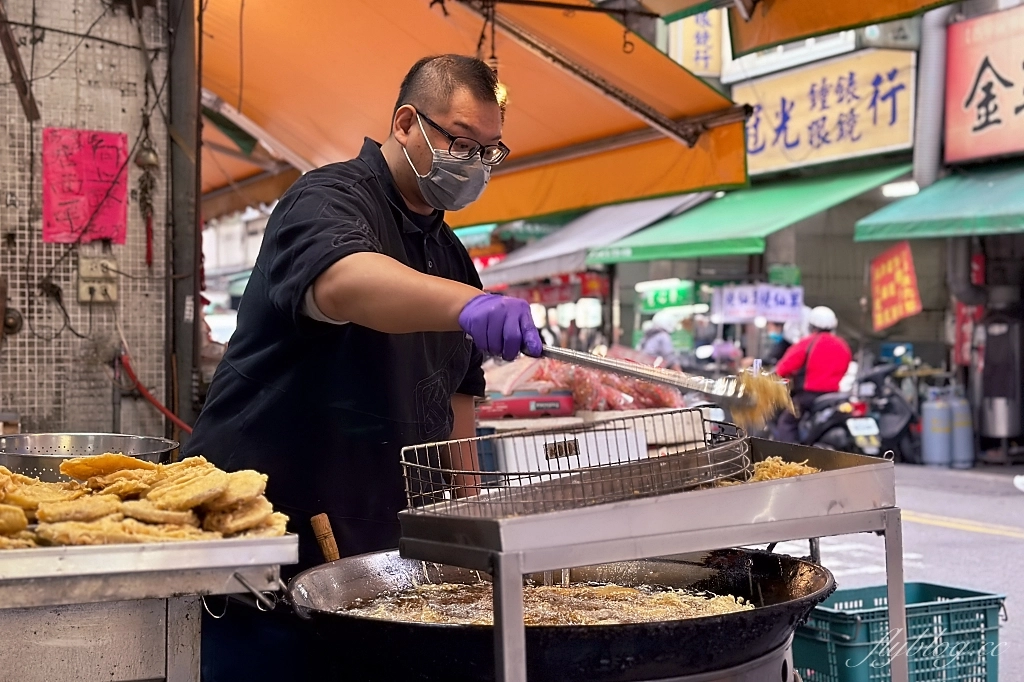 台中西區｜向上市場炸粿，下午3點半才出沒，隱身市場裡的炸粿老攤 @飛天璇的口袋