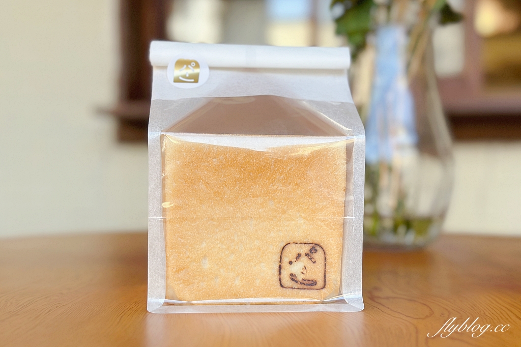 台中西區｜金曜生吐司&肉桂捲，從市集起家的純素烘焙麵包，有可愛的草莓三明治和肉桂捲 @飛天璇的口袋