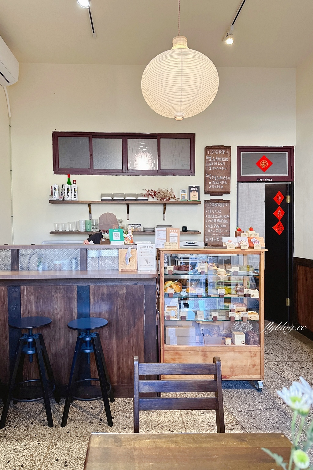 台中西區｜金曜生吐司&肉桂捲，從市集起家的純素烘焙麵包，有可愛的草莓三明治和肉桂捲 @飛天璇的口袋
