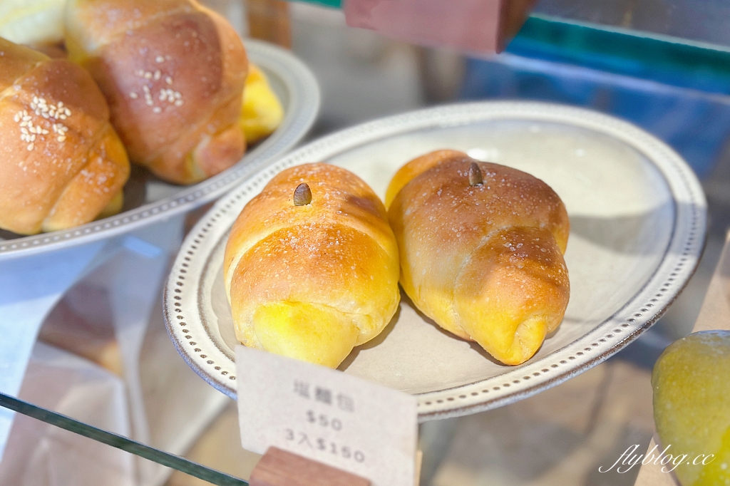 台中西區｜金曜生吐司&肉桂捲，從市集起家的純素烘焙麵包，有可愛的草莓三明治和肉桂捲 @飛天璇的口袋