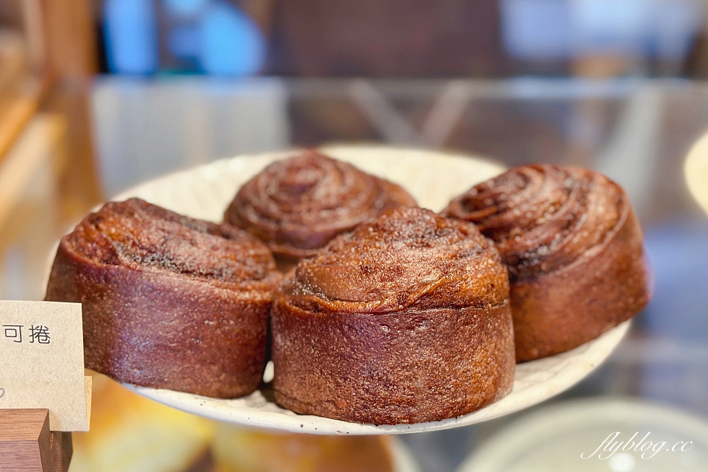 台中西區｜金曜生吐司&肉桂捲，從市集起家的純素烘焙麵包，有可愛的草莓三明治和肉桂捲 @飛天璇的口袋