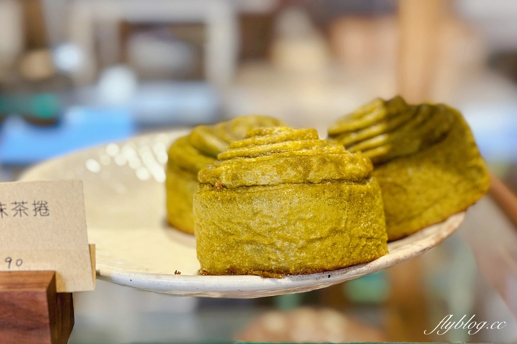 台中西區｜金曜生吐司&肉桂捲，從市集起家的純素烘焙麵包，有可愛的草莓三明治和肉桂捲 @飛天璇的口袋