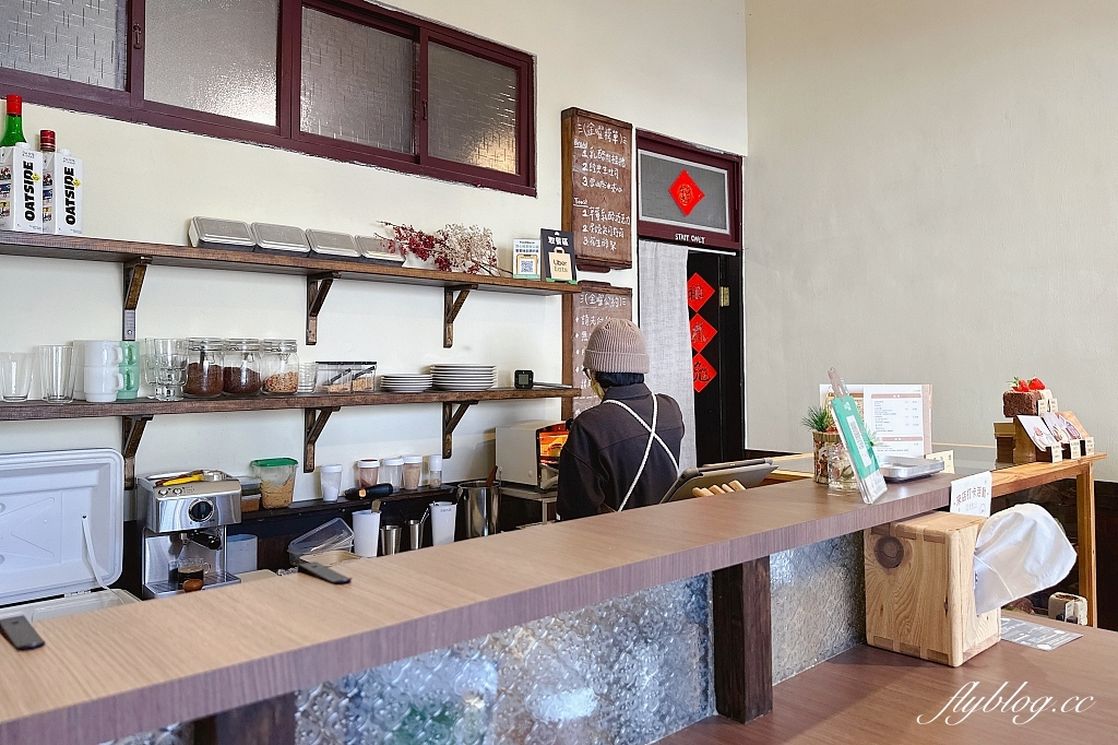 台中西區｜金曜生吐司&肉桂捲，從市集起家的純素烘焙麵包，有可愛的草莓三明治和肉桂捲 @飛天璇的口袋