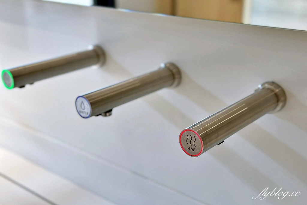 台中西屯｜GEOLIAM 門門，大片草皮的野餐風網美咖啡館，面對整排西屯豪宅歐式建築 @飛天璇的口袋