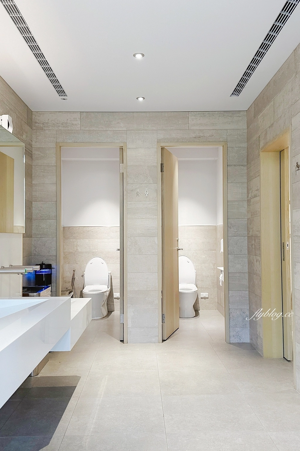 台中西屯｜GEOLIAM 門門，大片草皮的野餐風網美咖啡館，面對整排西屯豪宅歐式建築 @飛天璇的口袋