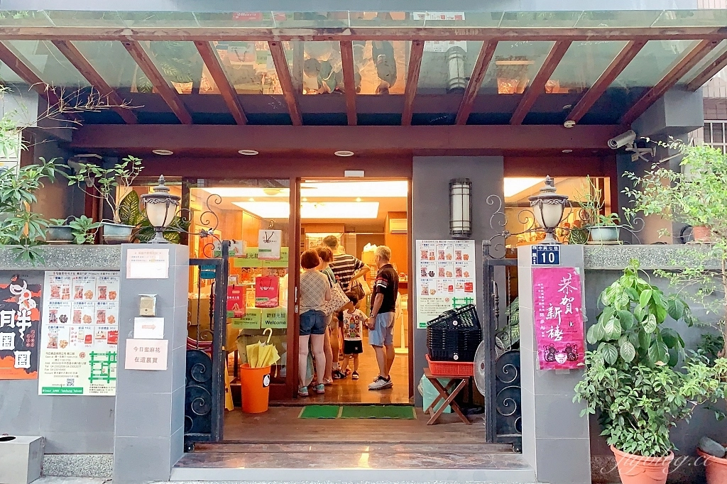 台中西區｜今日蜜麻花之家，台中知名伴手禮，蜜麻花杏仁香片都好吃 @飛天璇的口袋