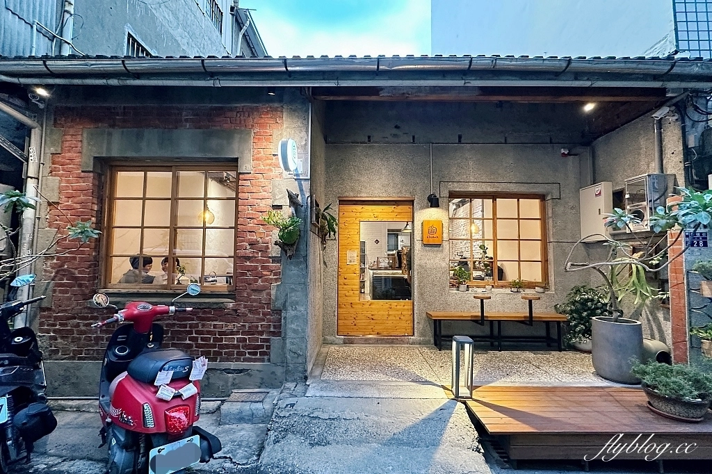 台中東區｜LIGAWA dessert 哩嘎哇，台中東區老宅咖啡館，甜點咖啡都很有水準 @飛天璇的口袋