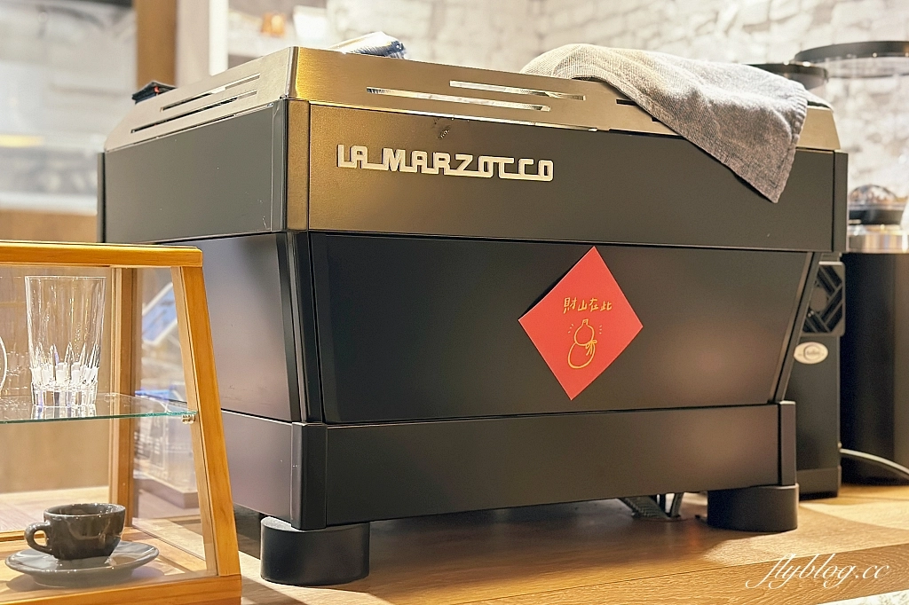 台中東區｜LIGAWA dessert 哩嘎哇，台中東區老宅咖啡館，甜點咖啡都很有水準 @飛天璇的口袋