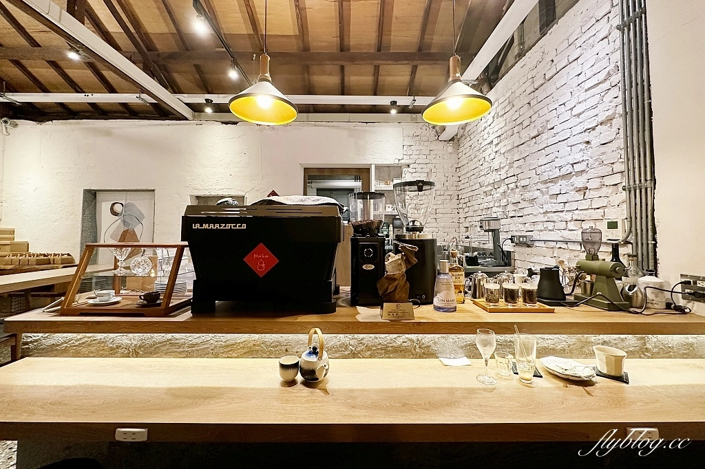 台中東區｜LIGAWA dessert 哩嘎哇，台中東區老宅咖啡館，甜點咖啡都很有水準 @飛天璇的口袋