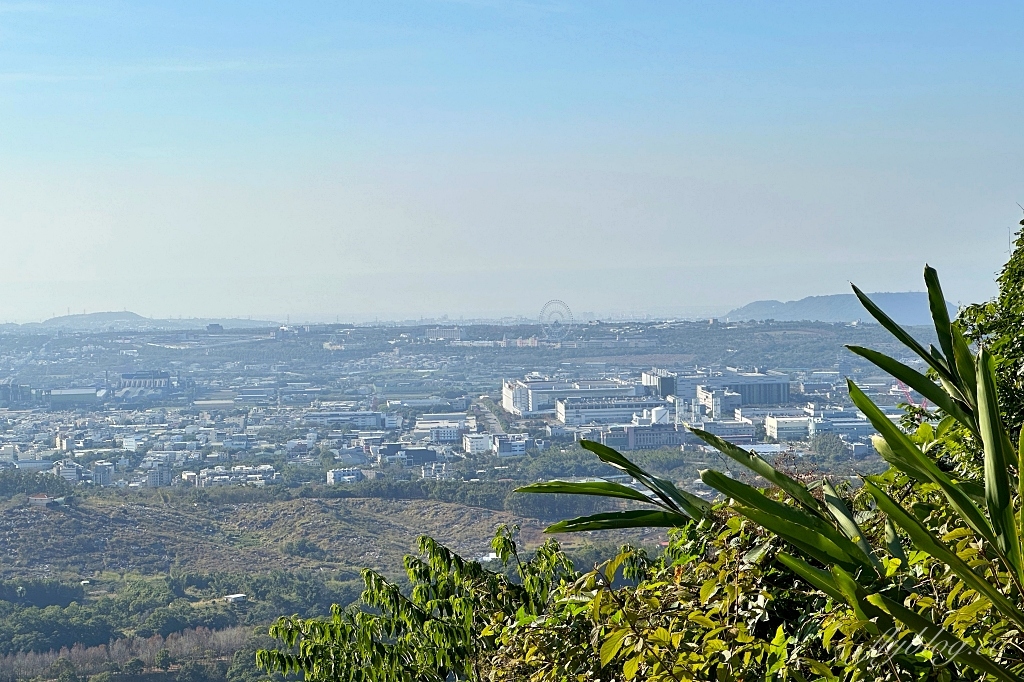 台中后里｜鳳凰山步道．沿路許多涼亭和觀景台，路線好走又有林蔭遮敝 @飛天璇的口袋