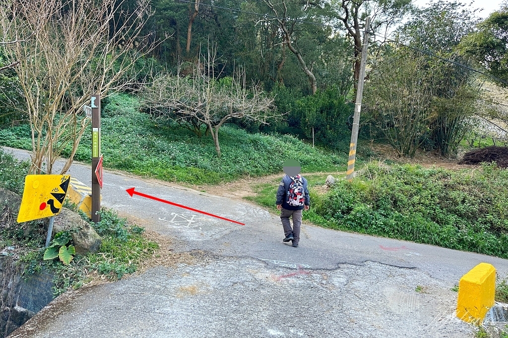 台中后里｜鳳凰山步道．沿路許多涼亭和觀景台，路線好走又有林蔭遮敝 @飛天璇的口袋