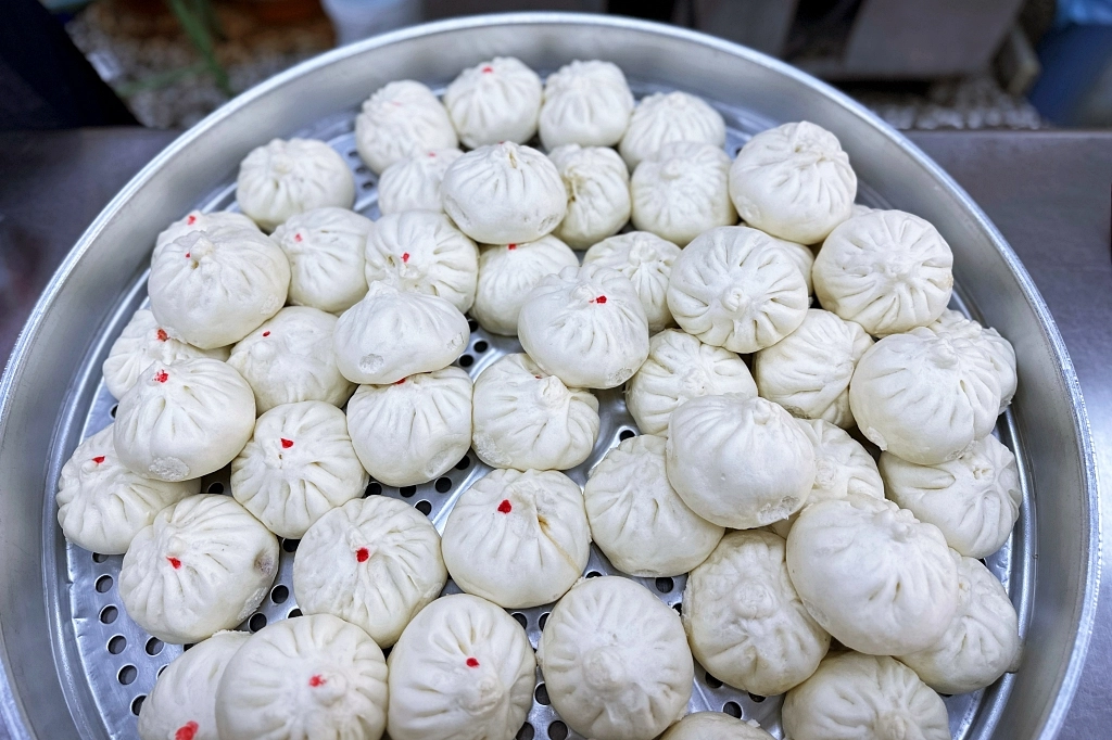 台中西屯｜肉包明，彰化50年肉包老店台中也吃得到，還有台中限定蛋黃口味 @飛天璇的口袋