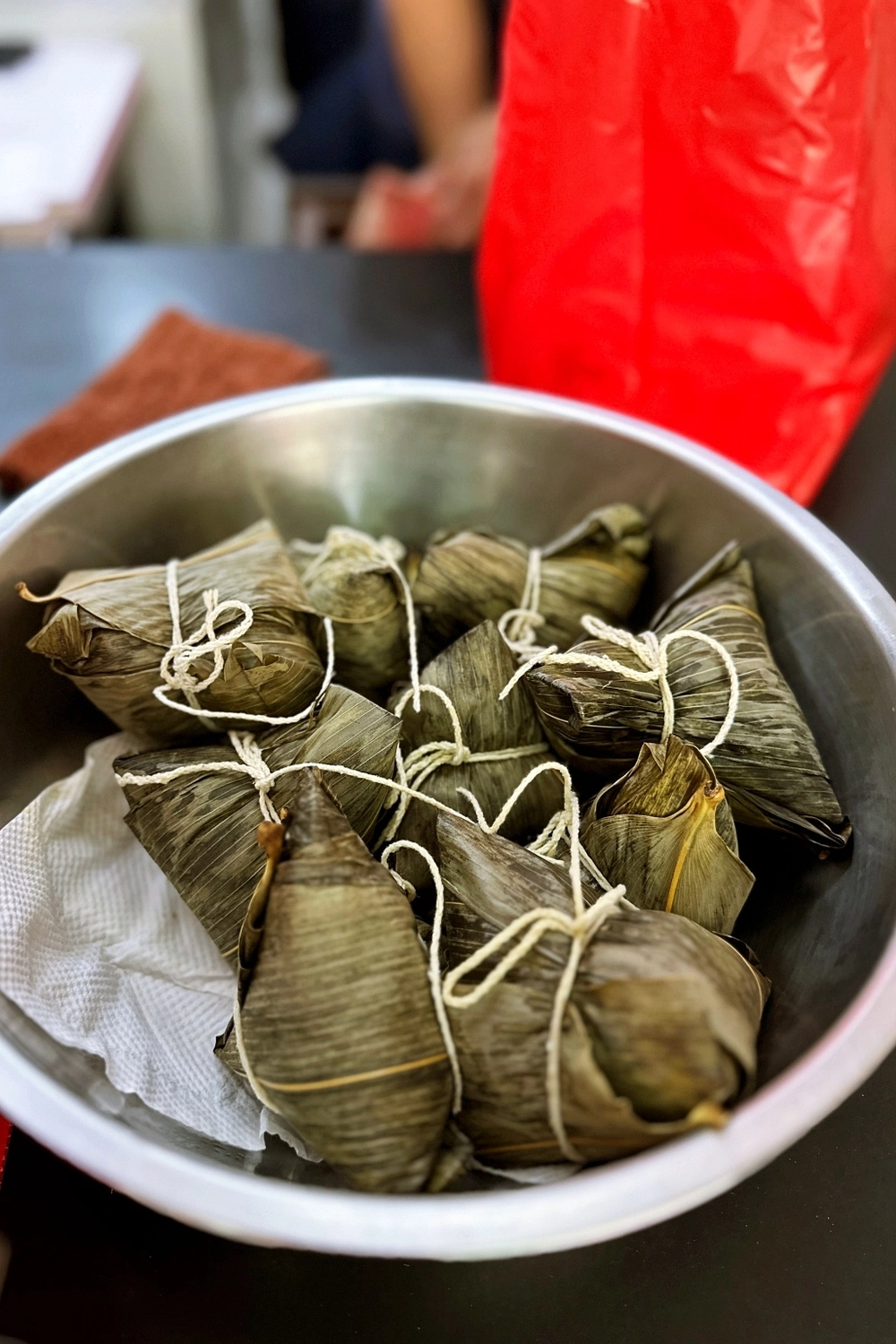 台中西屯｜肉包明，彰化50年肉包老店台中也吃得到，還有台中限定蛋黃口味 @飛天璇的口袋