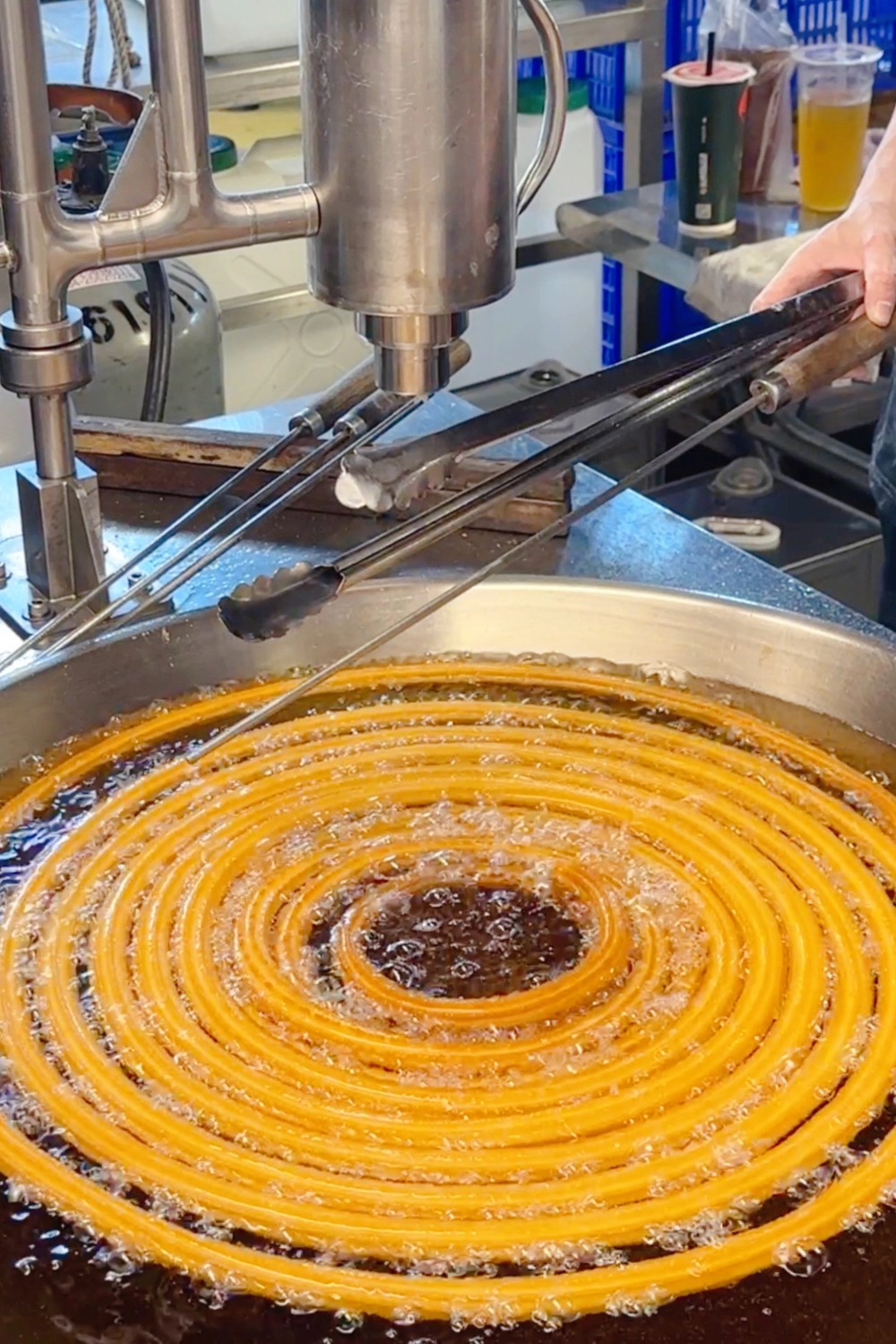 台中南區｜油吉條Circhurros，巨大版蚊香吉拿棒，中部各大夜市人氣美食 @飛天璇的口袋