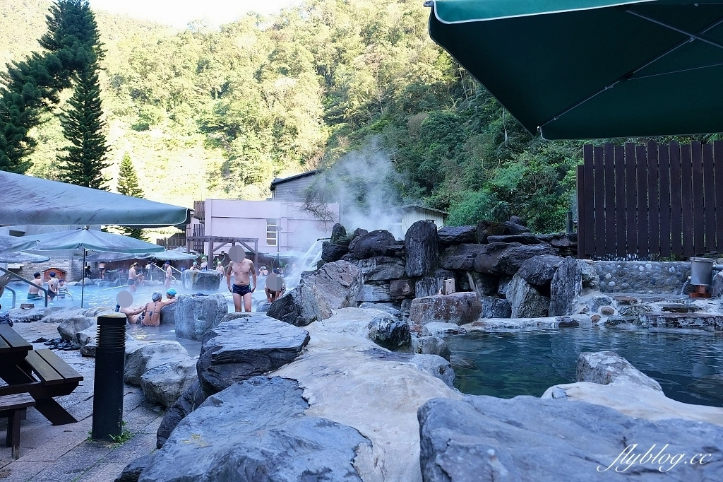 宜蘭大同｜鳩之澤溫泉，群山環繞的夢幻藍湖溫泉，還可以煮溫泉蛋和溫泉玉米 @飛天璇的口袋