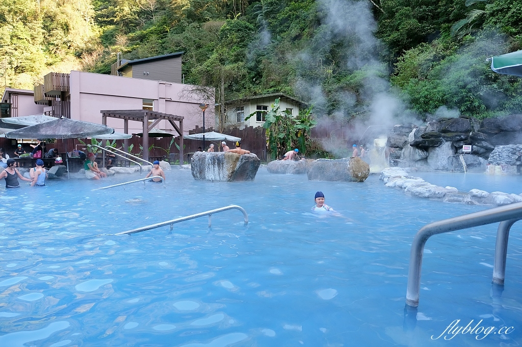 宜蘭大同｜鳩之澤溫泉，群山環繞的夢幻藍湖溫泉，還可以煮溫泉蛋和溫泉玉米 @飛天璇的口袋