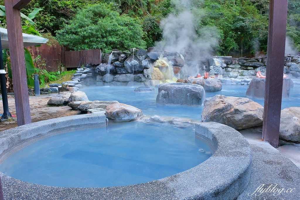 宜蘭大同｜鳩之澤溫泉，群山環繞的夢幻藍湖溫泉，還可以煮溫泉蛋和溫泉玉米 @飛天璇的口袋