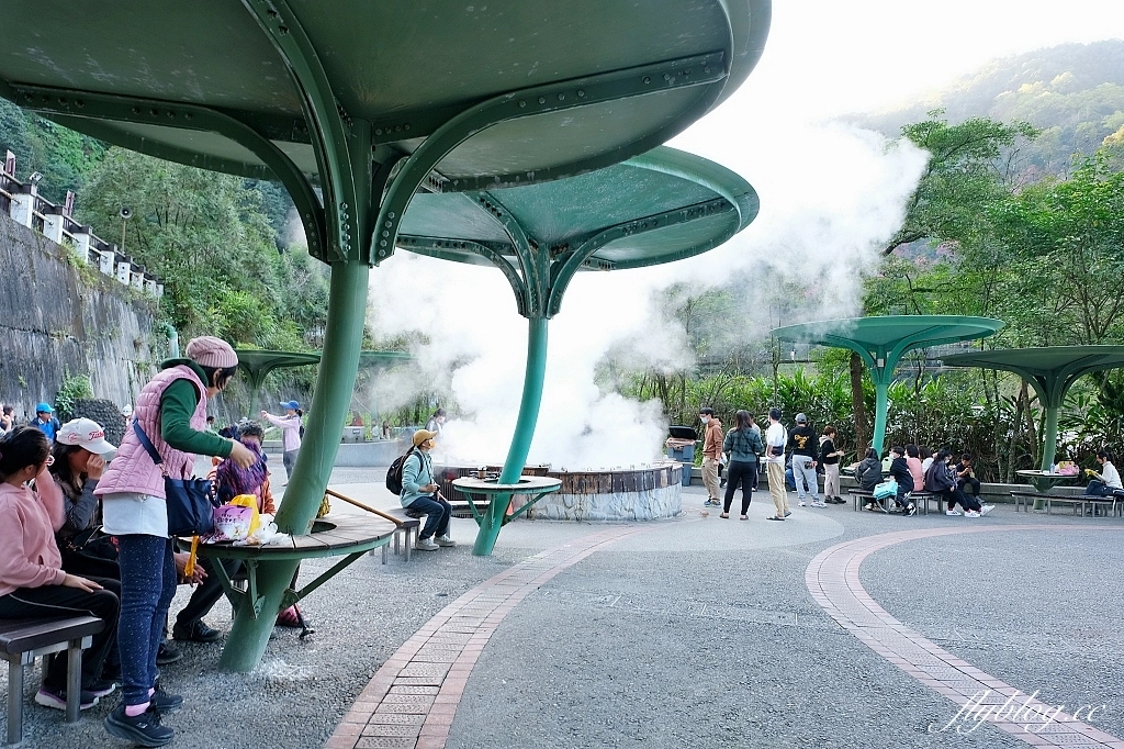 宜蘭大同｜鳩之澤溫泉，群山環繞的夢幻藍湖溫泉，還可以煮溫泉蛋和溫泉玉米 @飛天璇的口袋