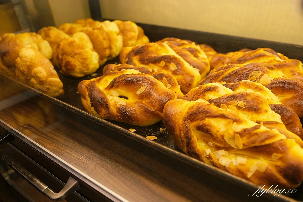 雲林林內｜永光餅行．超邪惡的爆漿菠蘿麵包，雲林在地50年團購美食 @飛天璇的口袋