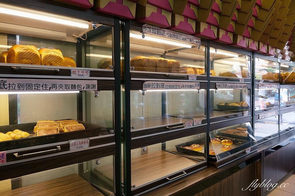 雲林林內｜永光餅行．超邪惡的爆漿菠蘿麵包，雲林在地50年團購美食 @飛天璇的口袋