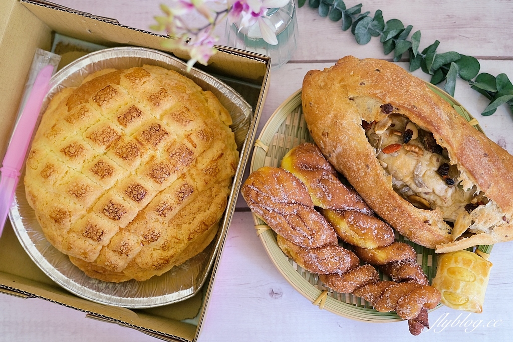 雲林林內｜永光餅行．超邪惡的爆漿菠蘿麵包，雲林在地50年團購美食 @飛天璇的口袋