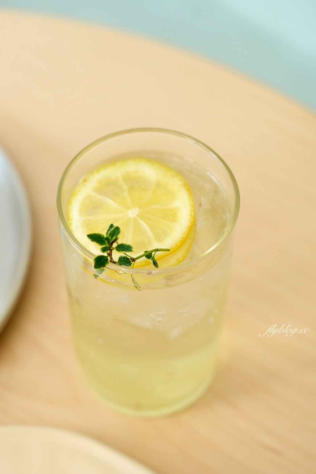 台北內湖｜Tzubi Park Project 趣末商行，唯美系白色貨櫃屋咖啡館，好吃又清爽的水果奶油蛋糕 @飛天璇的口袋