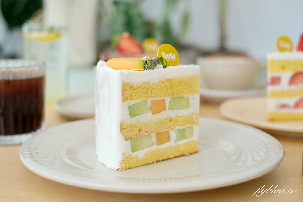 台北內湖｜Tzubi Park Project 趣末商行，唯美系白色貨櫃屋咖啡館，好吃又清爽的水果奶油蛋糕 @飛天璇的口袋