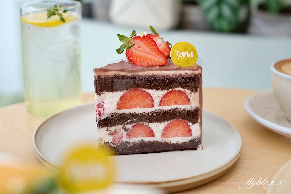 台北內湖｜Tzubi Park Project 趣末商行，唯美系白色貨櫃屋咖啡館，好吃又清爽的水果奶油蛋糕 @飛天璇的口袋