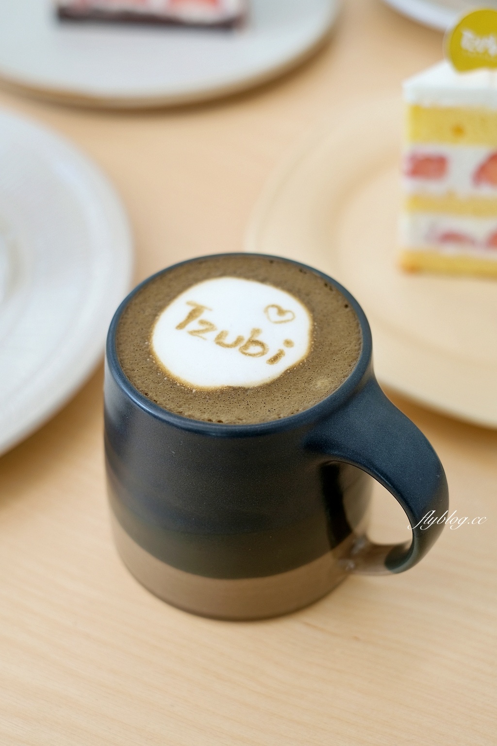 台北內湖｜Tzubi Park Project 趣末商行，唯美系白色貨櫃屋咖啡館，好吃又清爽的水果奶油蛋糕 @飛天璇的口袋