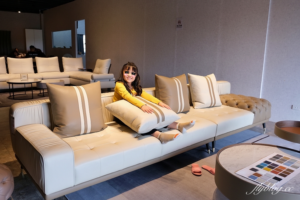 台中西屯｜沙發先生家居，擁有自家工廠的沙發體驗館，可以量身訂作的沙發客製化服務 @飛天璇的口袋
