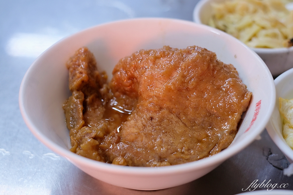 台中東區｜陳明統爌肉飯．飄香60年的銅板美食，米其林比必登推介台中爌肉飯 @飛天璇的口袋